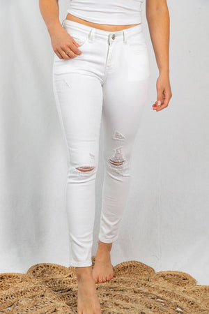 WHITE BIRCH Brianna Distressed White Denim Jeans